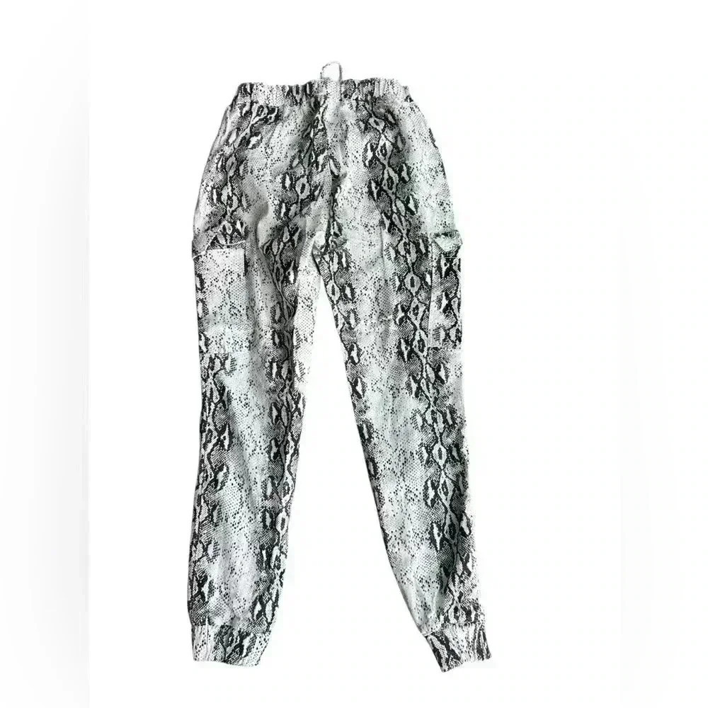 Almost Famous Women's Snake Print Cargo Jogger Pants-Medium-Pockets